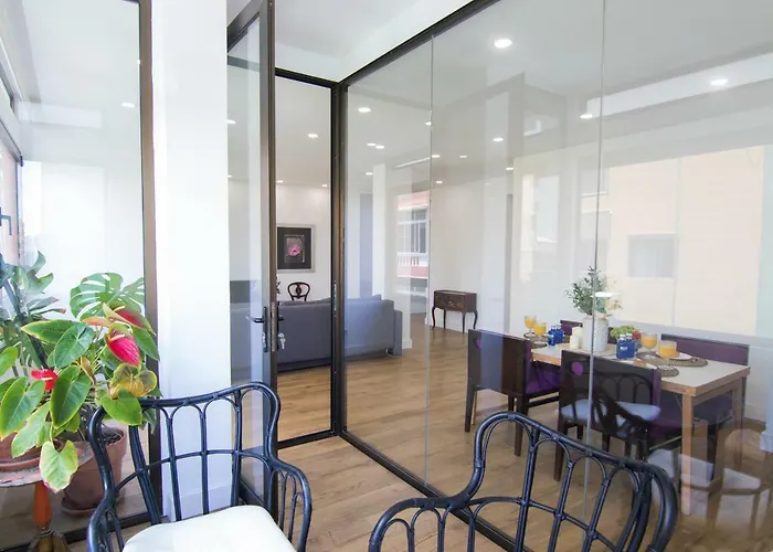 Homeforguest Stylish And Modern Apartment Overlooking Las Canteras Las Palmas de Gran Canaria