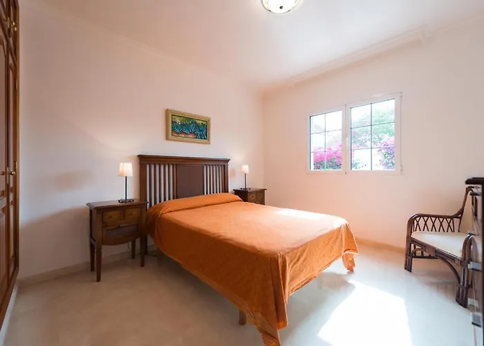 Pet friendly Villa Cosmos Chalet Con Gran Piscina Y Jardin Privado Maspalomas 